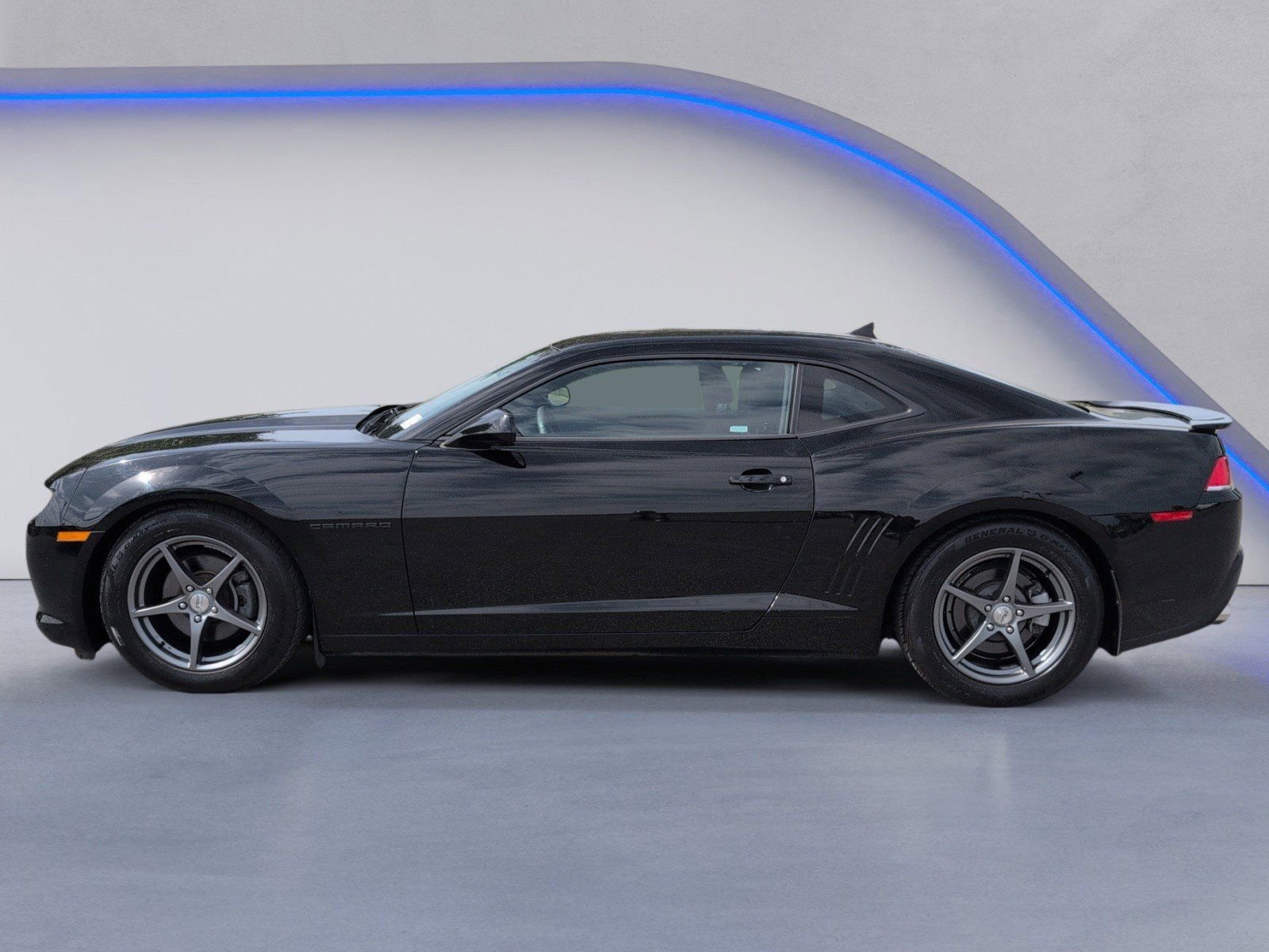 Used 2015 Chevrolet Camaro LS RWD image 5