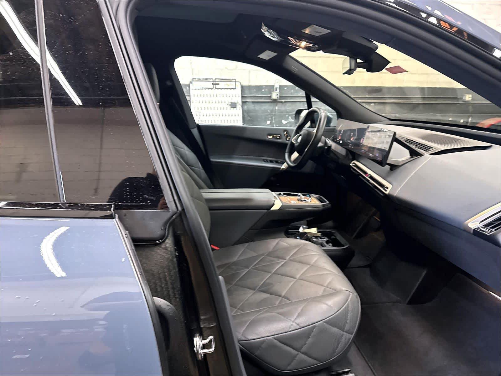Used 2024 BMW iX xDrive50 w/ Premium Package AWD/4WD image 10
