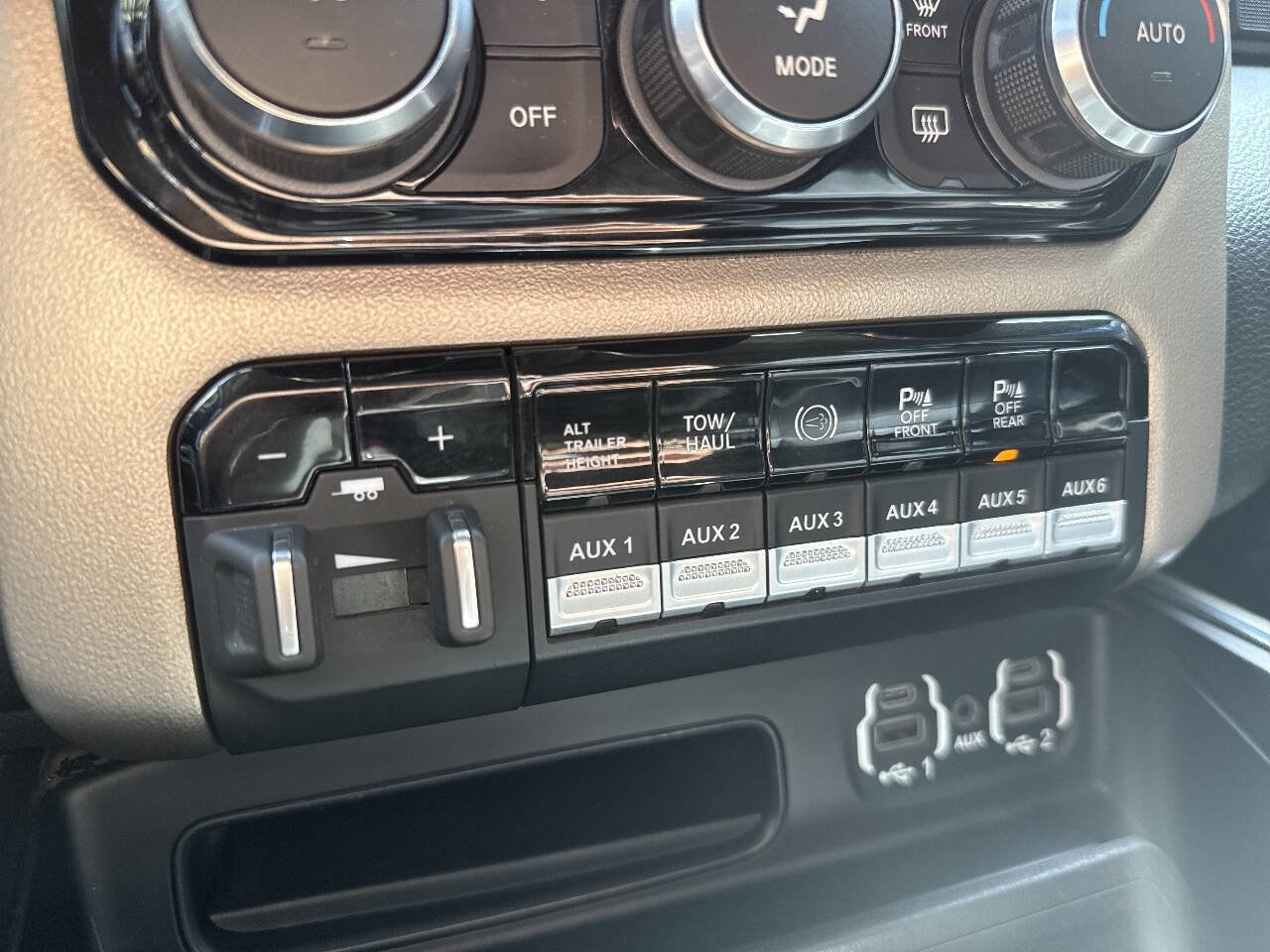 Used 2021 RAM 3500 Laramie AWD/4WD image 35