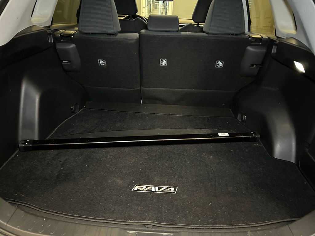 Used 2024 Toyota RAV4 LE AWD/4WD image 18