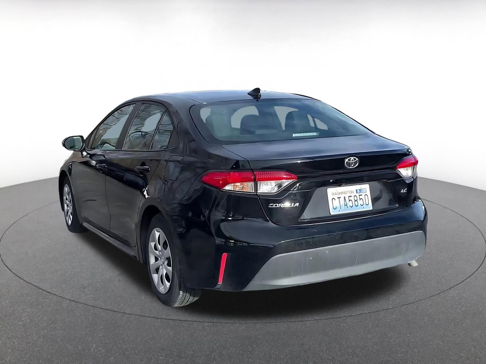 Used 2025 Toyota Corolla LE image 10