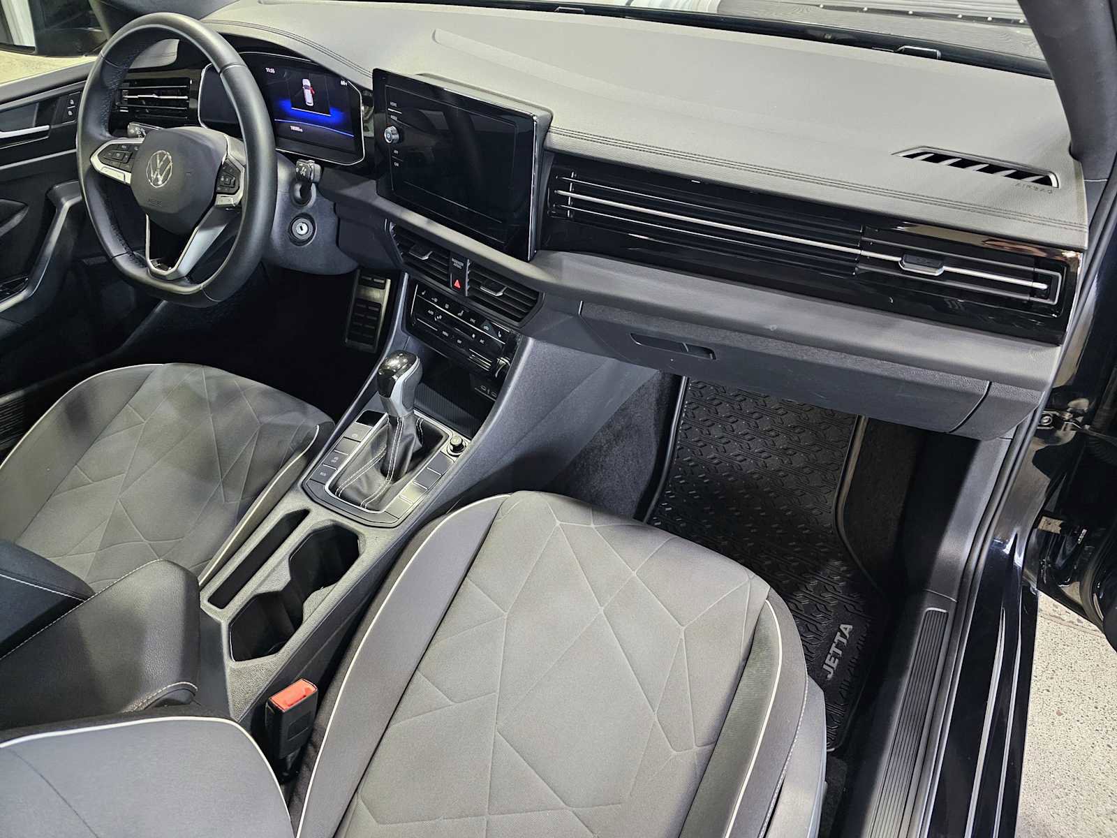 Used 2025 Volkswagen Jetta Sport FWD image 11