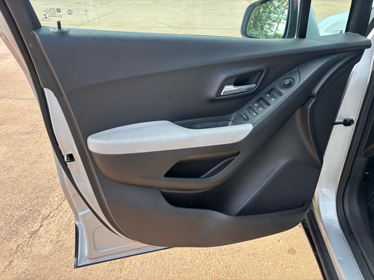 Used 2019 Chevrolet Trax LS w/ LPO, Cargo Package FWD image 12