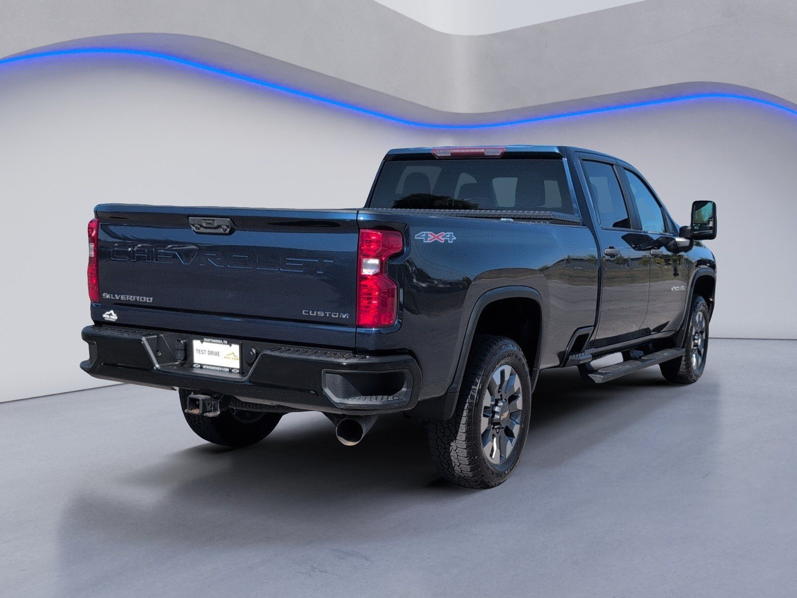 Used 2022 Chevrolet Silverado 2500 Custom w/ Custom Value Package AWD/4WD image 3
