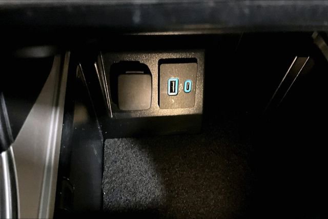 Used 2022 Ford Explorer XLT w/ Equipment Group 202A image 24