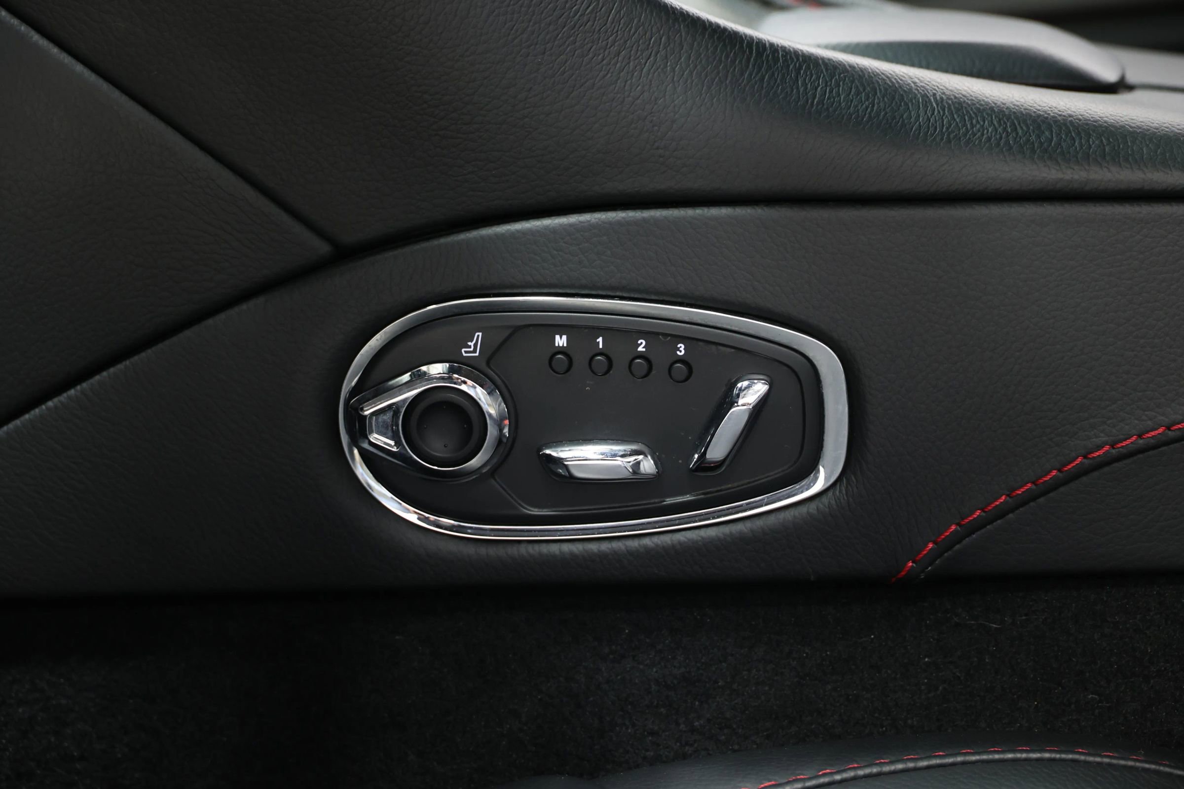 Used 2018 Aston Martin DB11 V12 image 14