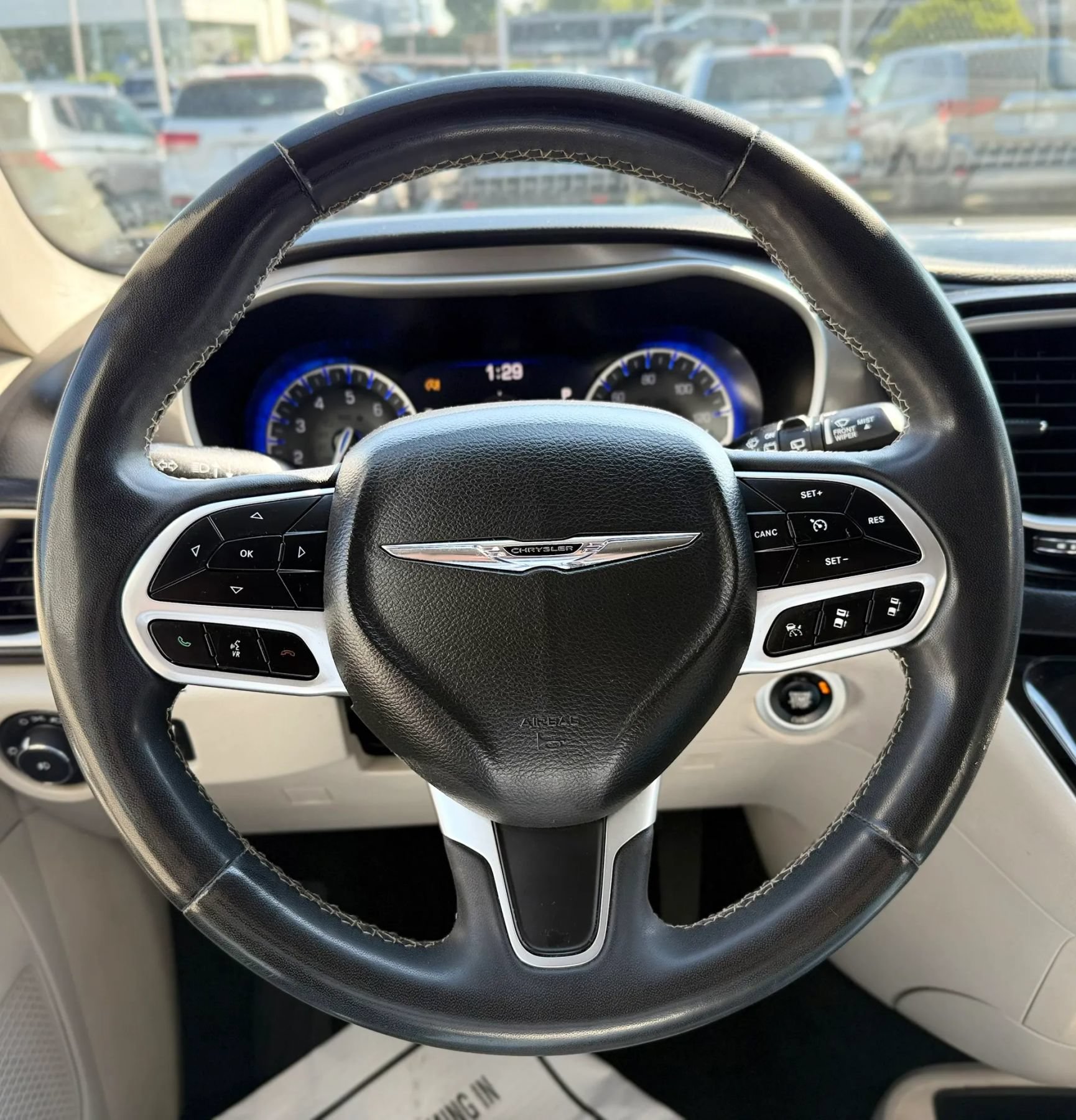 Used 2022 Chrysler Pacifica Touring-L FWD image 11