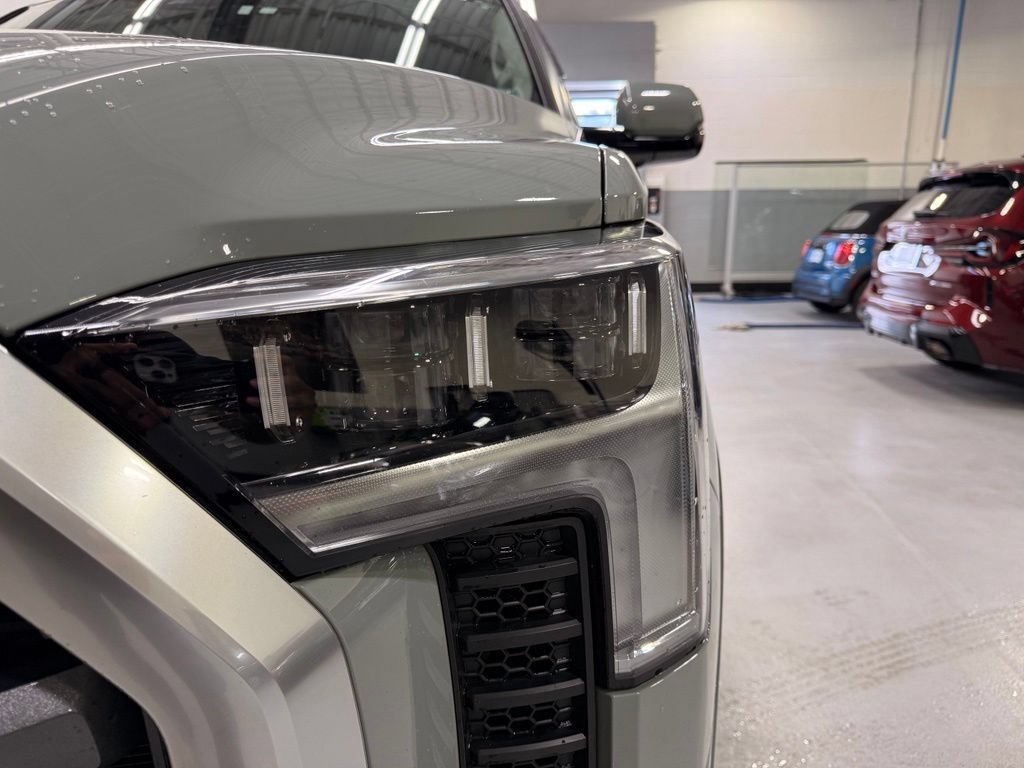 Used 2024 Toyota Tundra Limited AWD/4WD image 9