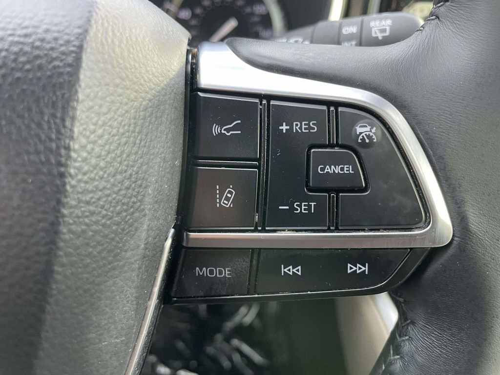 Used 2021 Toyota Highlander XLE image 36