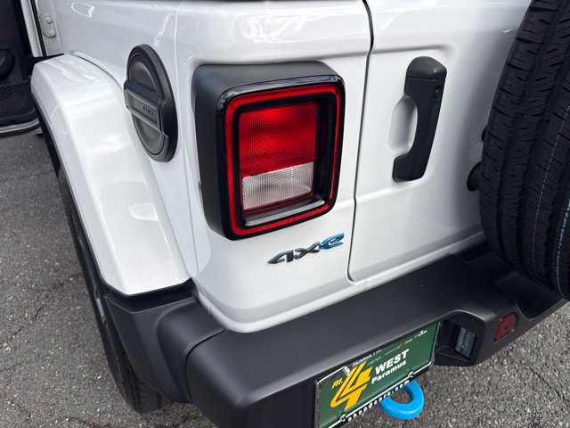 Used 2024 Jeep Wrangler Unlimited w/ Convenience Group AWD/4WD image 35