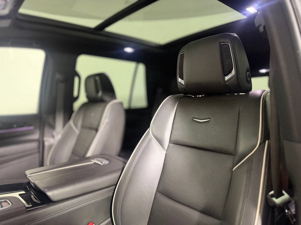 Used 2024 Cadillac Escalade Sport AWD/4WD image 17