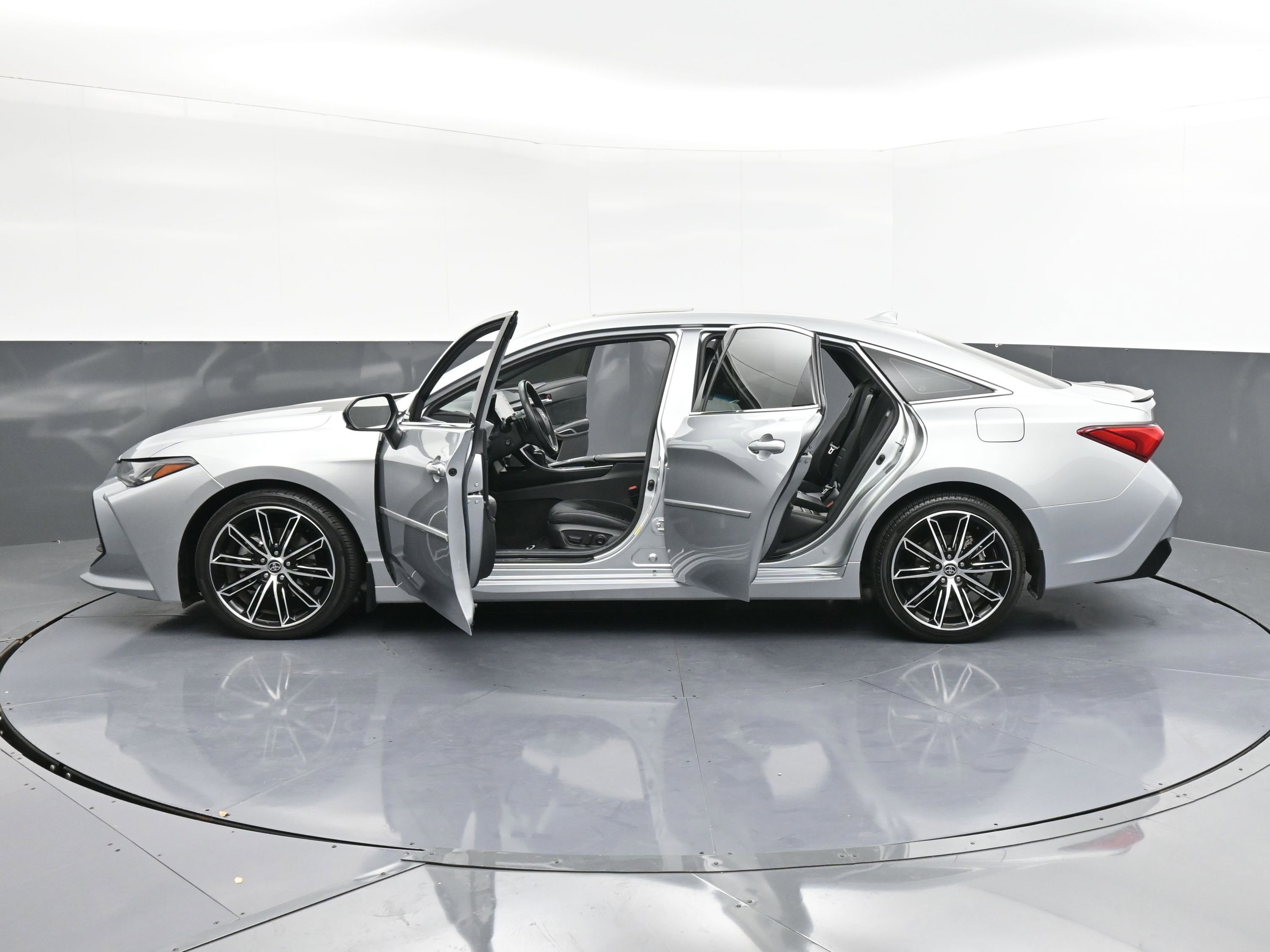 Used 2022 Toyota Avalon Touring image 45