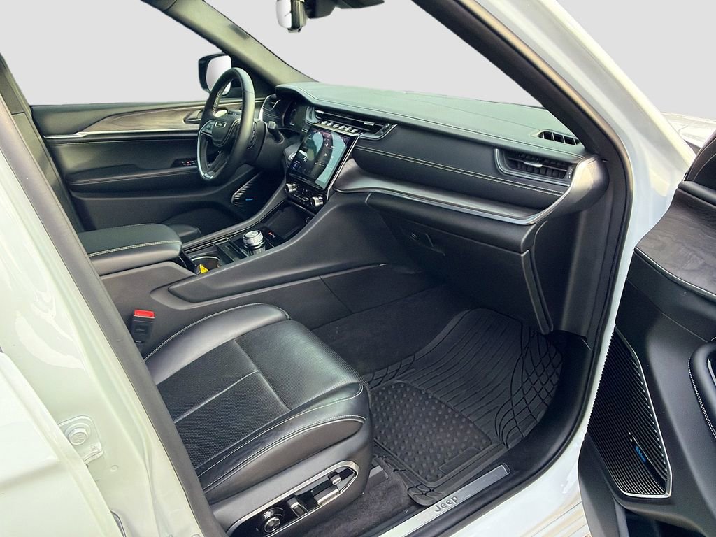 Used 2021 Jeep Grand Cherokee L Overland w/ Luxury Tech Group IV image 16