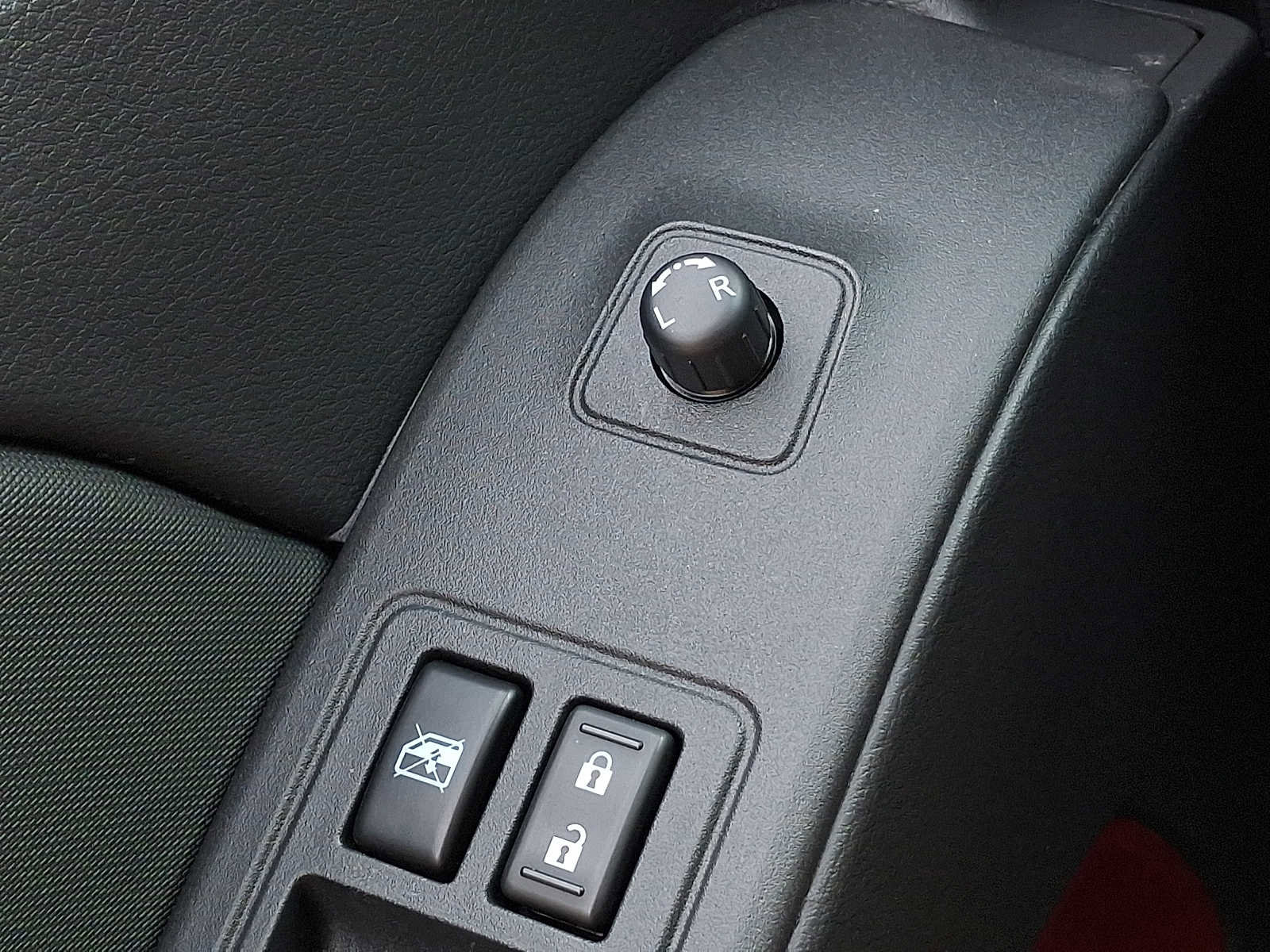 Used 2024 Nissan Frontier PRO-4X w/ Off-Road Protection Package image 25