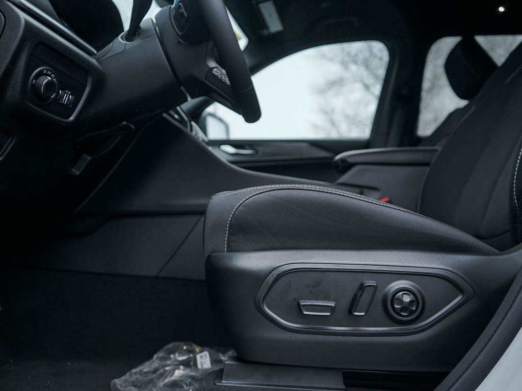 New 2025 Jeep Grand Cherokee Laredo image 16