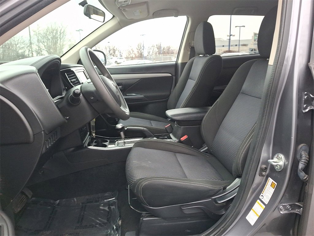 Used 2018 Mitsubishi Outlander SE image 13