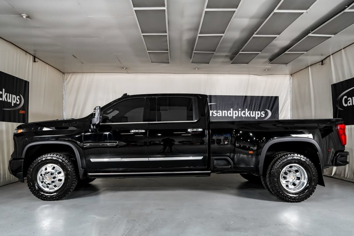 Used 2025 Chevrolet Silverado 3500 High Country w/ Technology Package AWD/4WD image 11