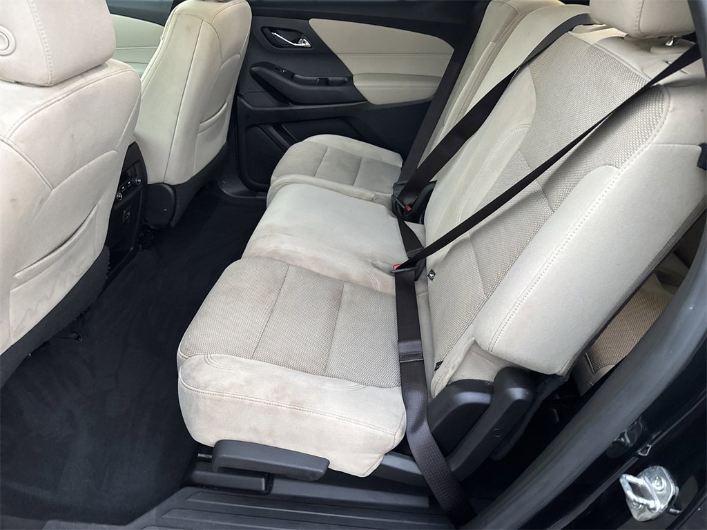 Used 2022 Chevrolet Traverse LS image 22