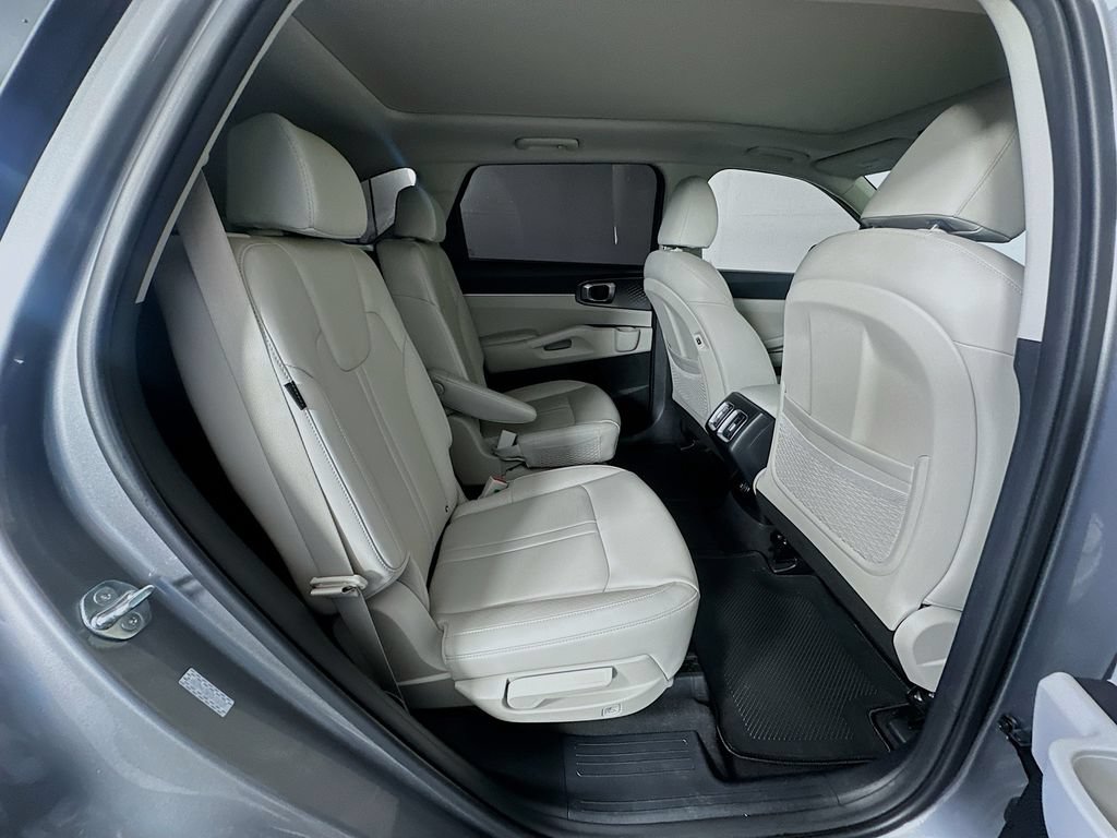 Used 2025 Kia Sorento EX w/ EX Panoramic Sunroof Package FWD image 28