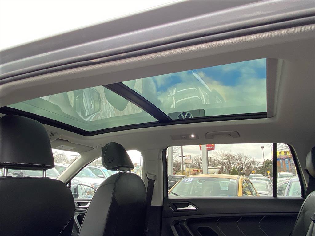 Used 2023 Volkswagen Tiguan SE w/ Panoramic Sunroof Package AWD/4WD image 21