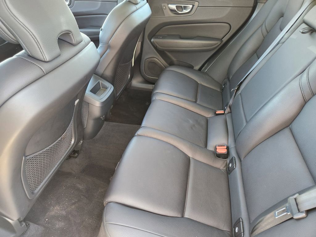 Used 2023 Volvo XC60 B5 Plus image 19