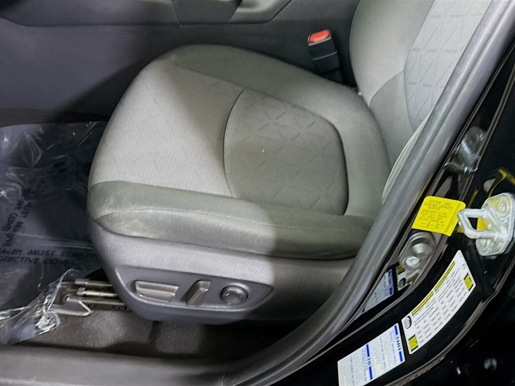 Certified 2022 Toyota RAV4 XLE AWD/4WD image 23