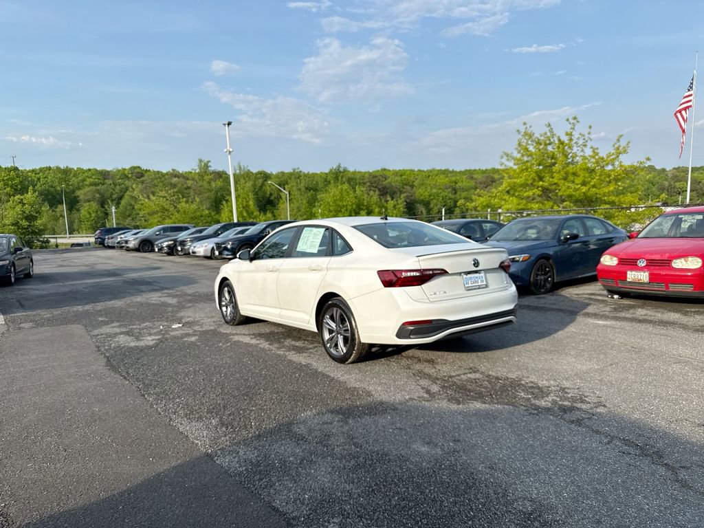Used 2023 Volkswagen Jetta SE w/ Panoramic Sunroof Package FWD image 6