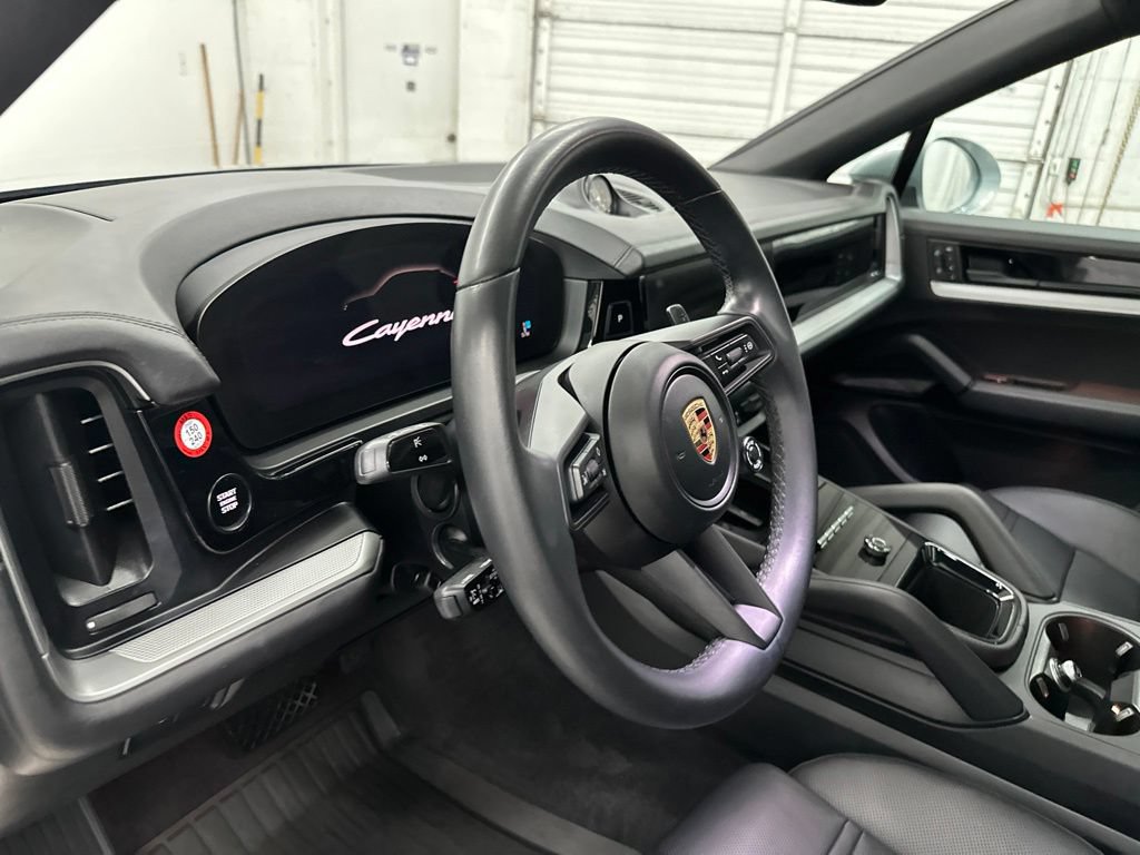 Used 2024 Porsche Cayenne Coupe AWD/4WD image 13