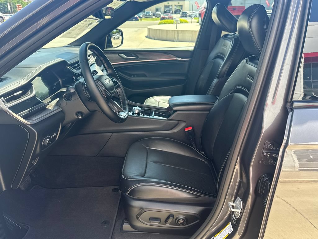 Used 2022 Jeep Grand Cherokee Overland AWD/4WD image 10
