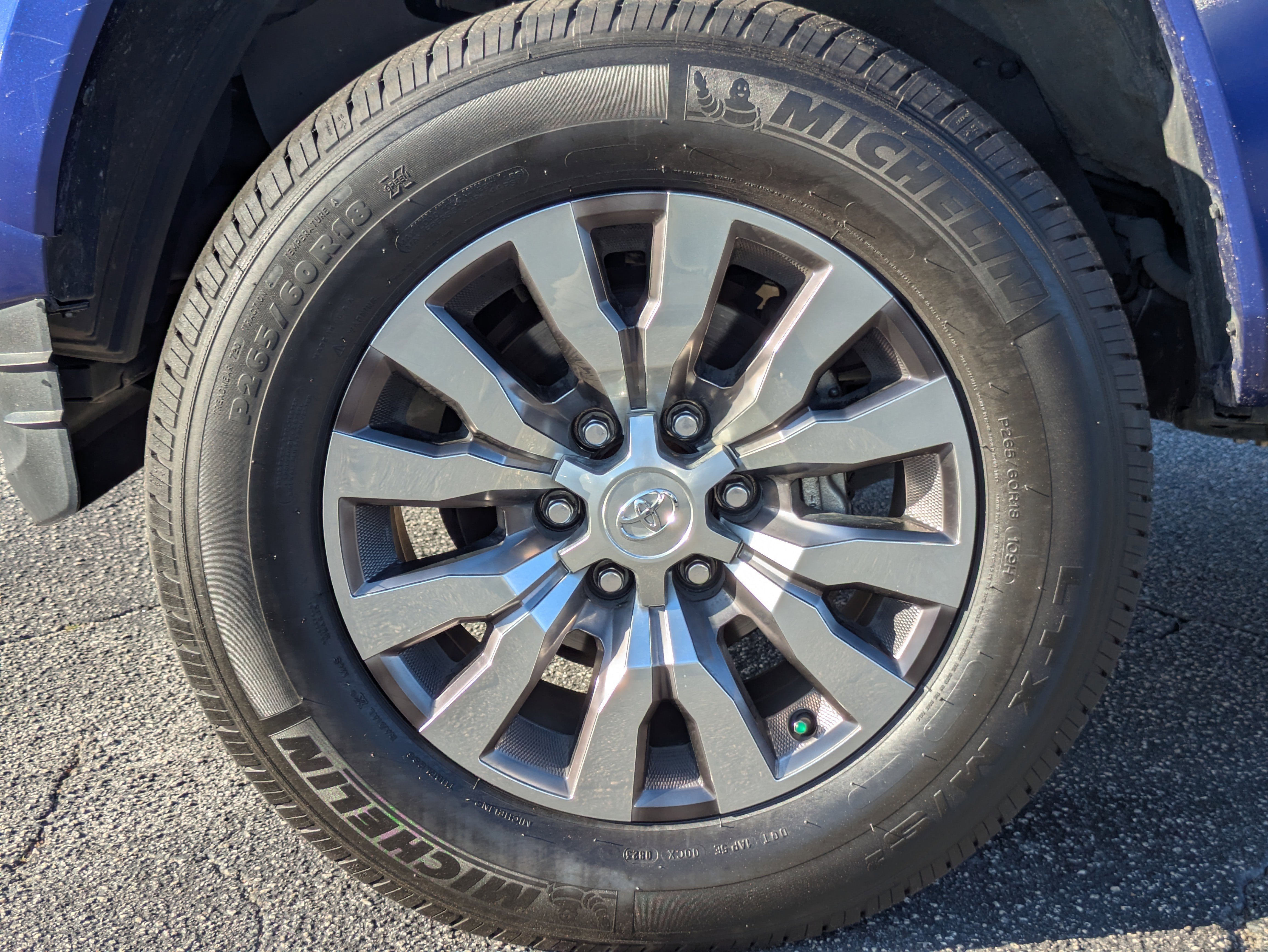 Used 2023 Toyota Tacoma Limited image 31