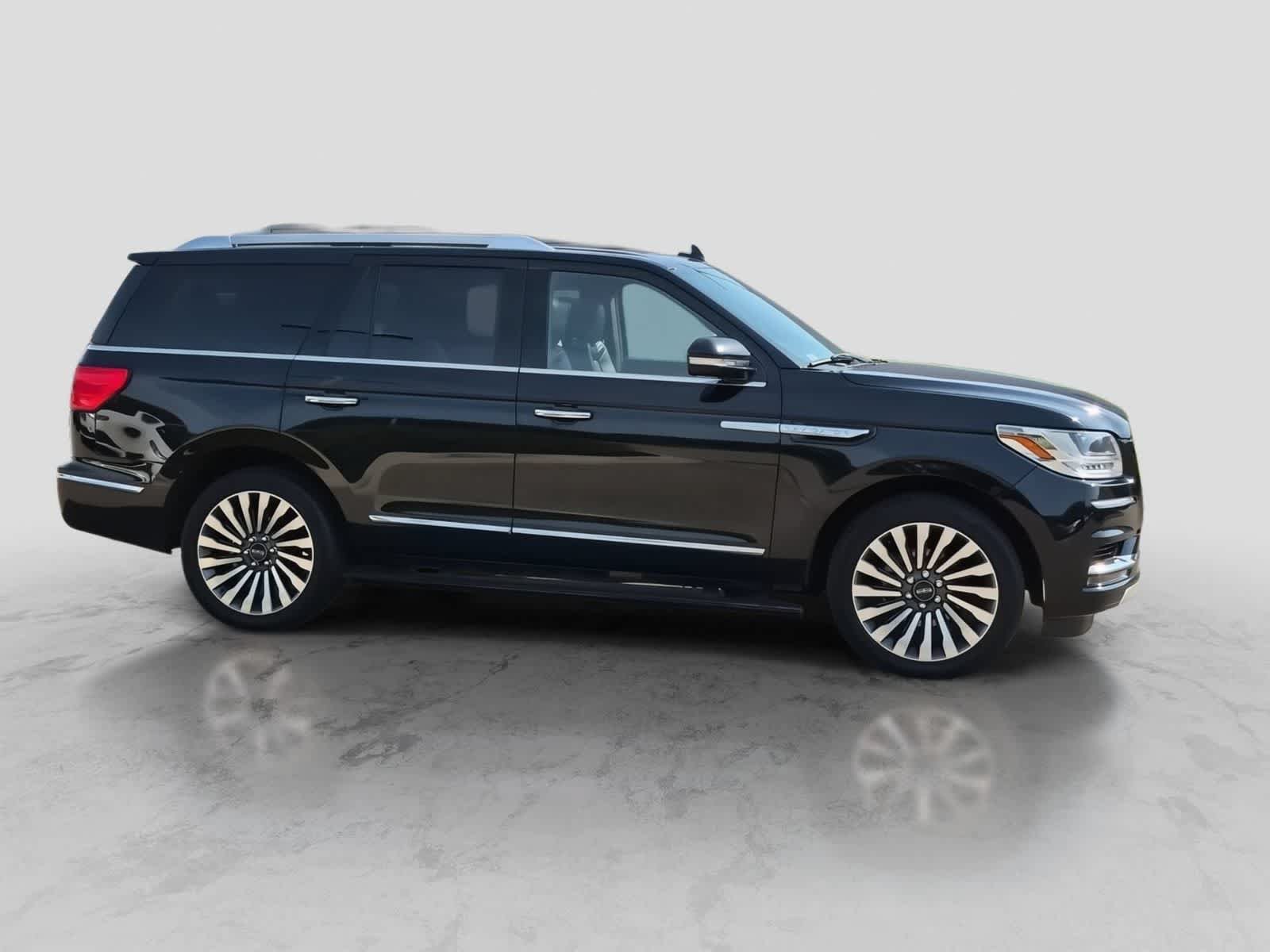Used 2018 Lincoln Navigator Reserve AWD/4WD image 9