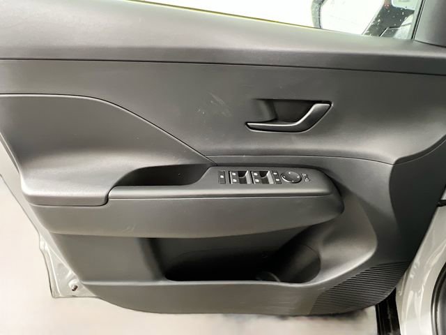 Used 2025 Hyundai Kona SEL image 29