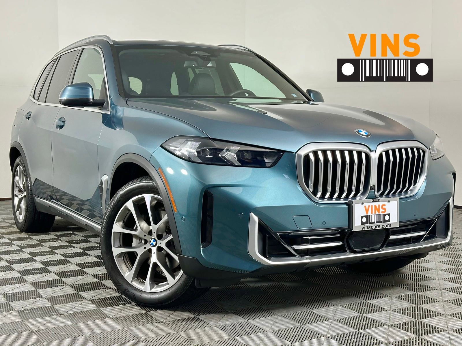 Used 2024 BMW X5 xDrive40i w/ Parking Assistance Package image 1