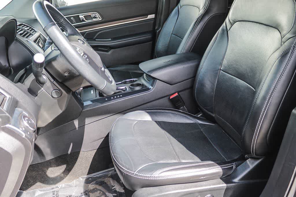 Used 2018 Ford Explorer Limited w/ Equipment Group 301A FWD image 17