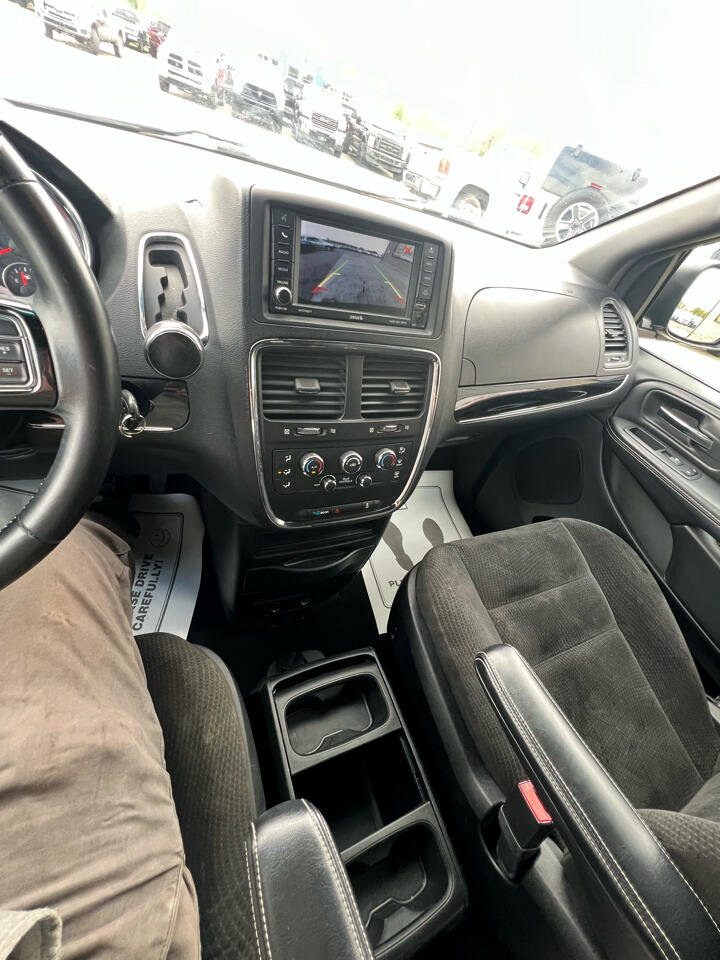 Used 2017 Dodge Grand Caravan SE image 24
