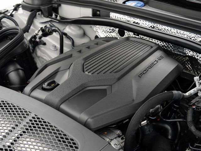 Certified 2025 Porsche Macan image 30