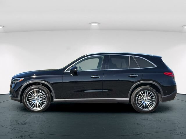 Certified 2025 Mercedes-Benz GLC 300 4MATIC image 4