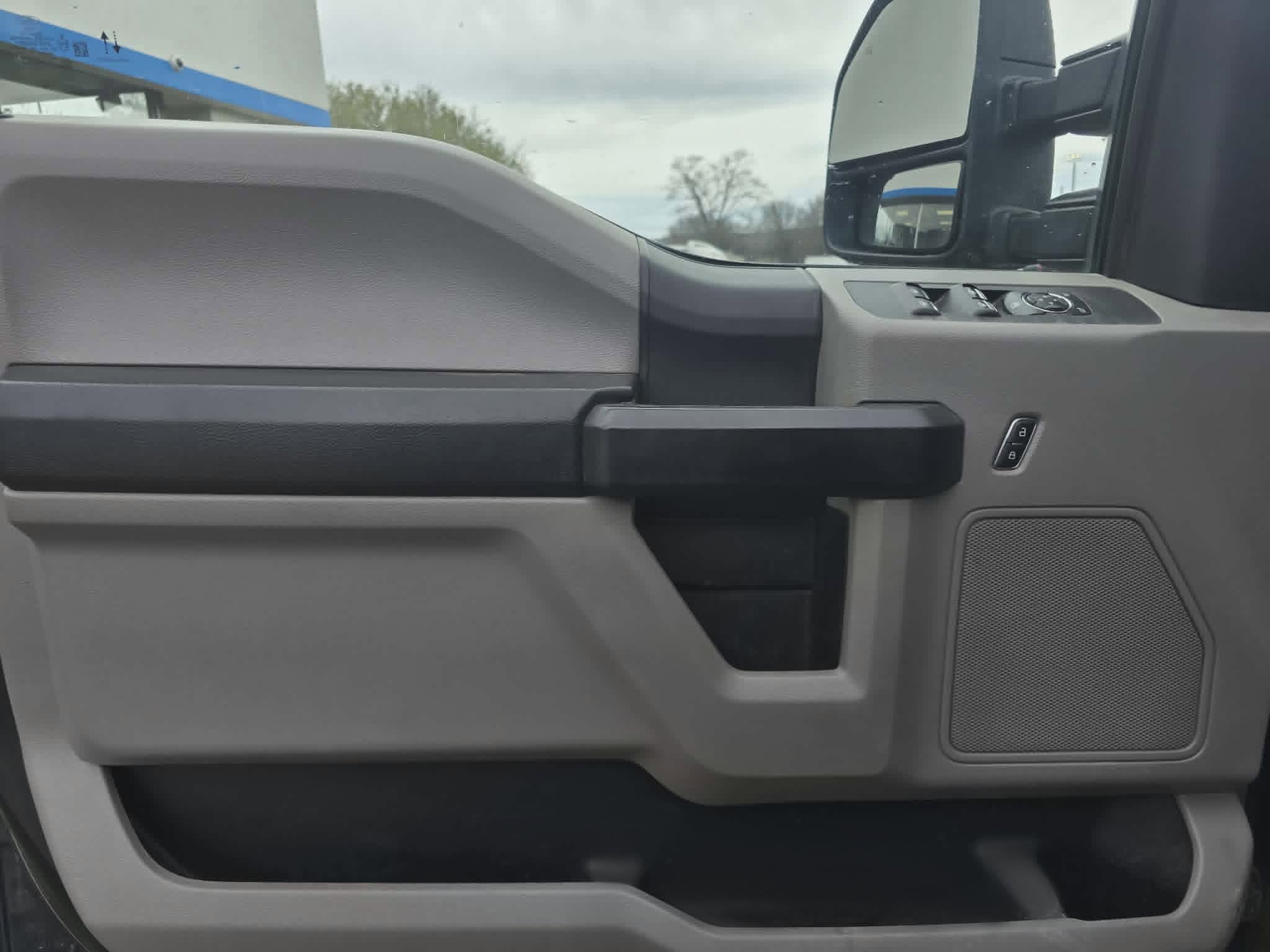 Used 2020 Ford F350 XL w/ STX Appearance Package AWD/4WD image 11