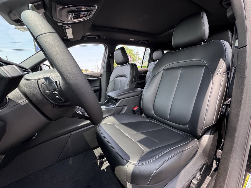 New 2025 Jeep Grand Cherokee L Limited w/ Black Appearance Package image 11