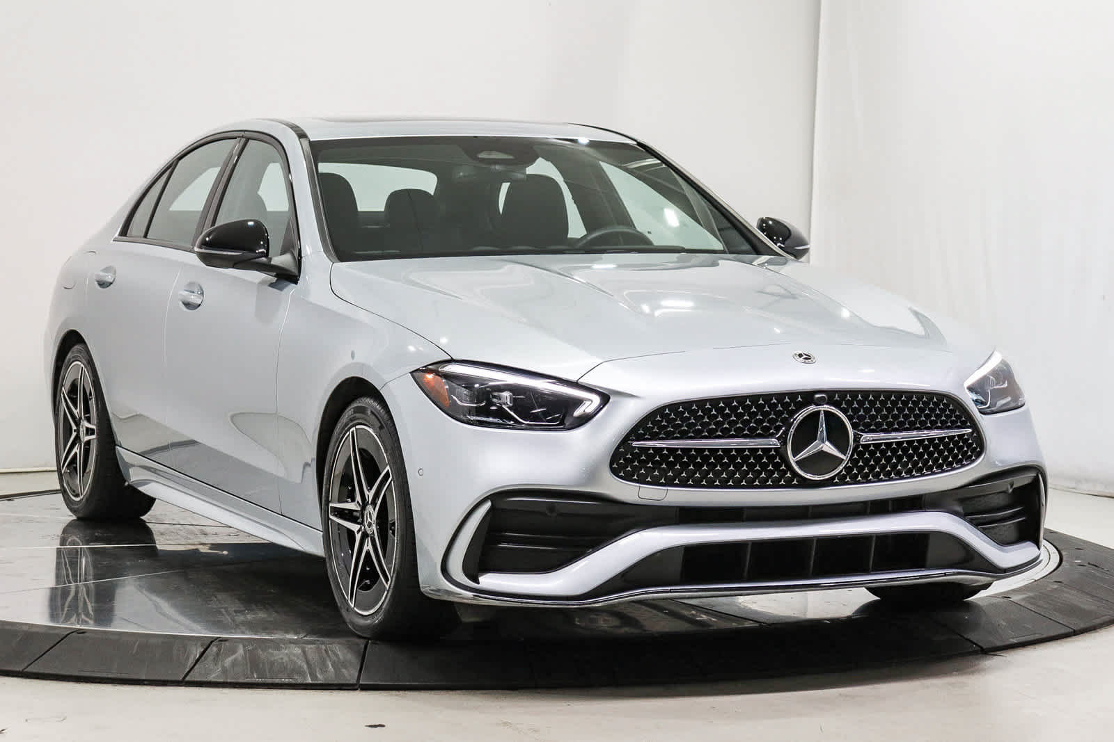 Used 2023 Mercedes-Benz C 300 Sedan image 3