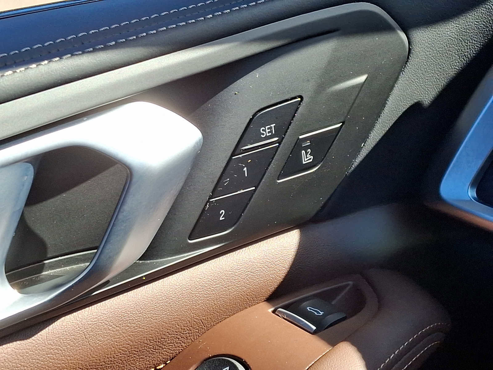 Used 2025 BMW X5 M60i w/ Executive Package image 27