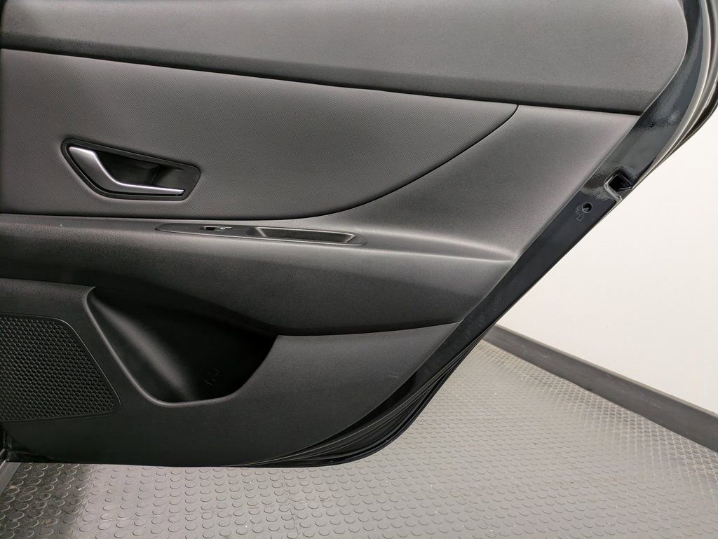 Used 2023 Hyundai Elantra SEL w/ Convenience Package image 25