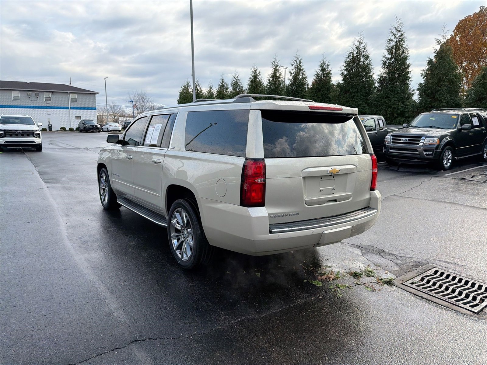 Used 2016 Chevrolet Suburban LTZ image 6