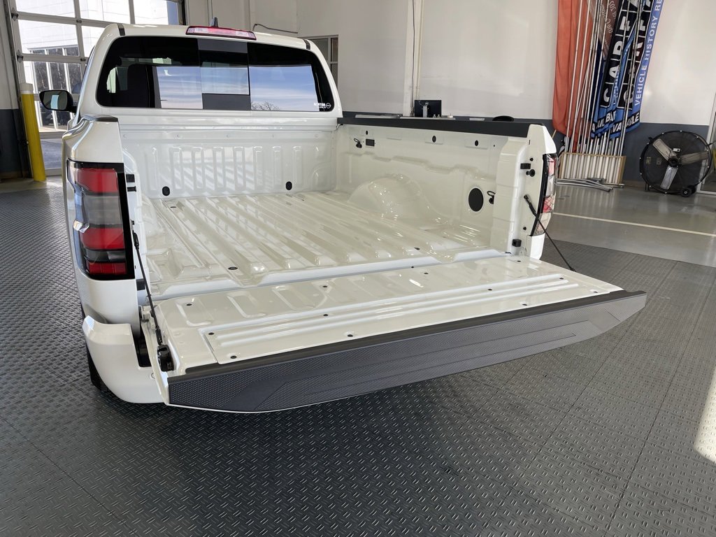 New 2025 Nissan Frontier SV image 7