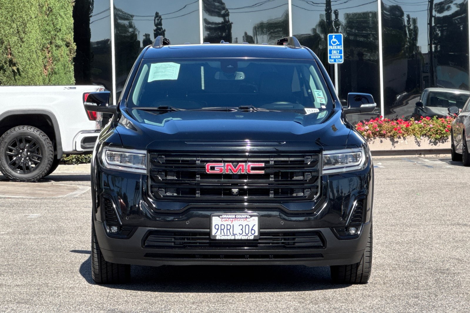 Used 2022 GMC Acadia SLT w/ Elevation Edition FWD image 9