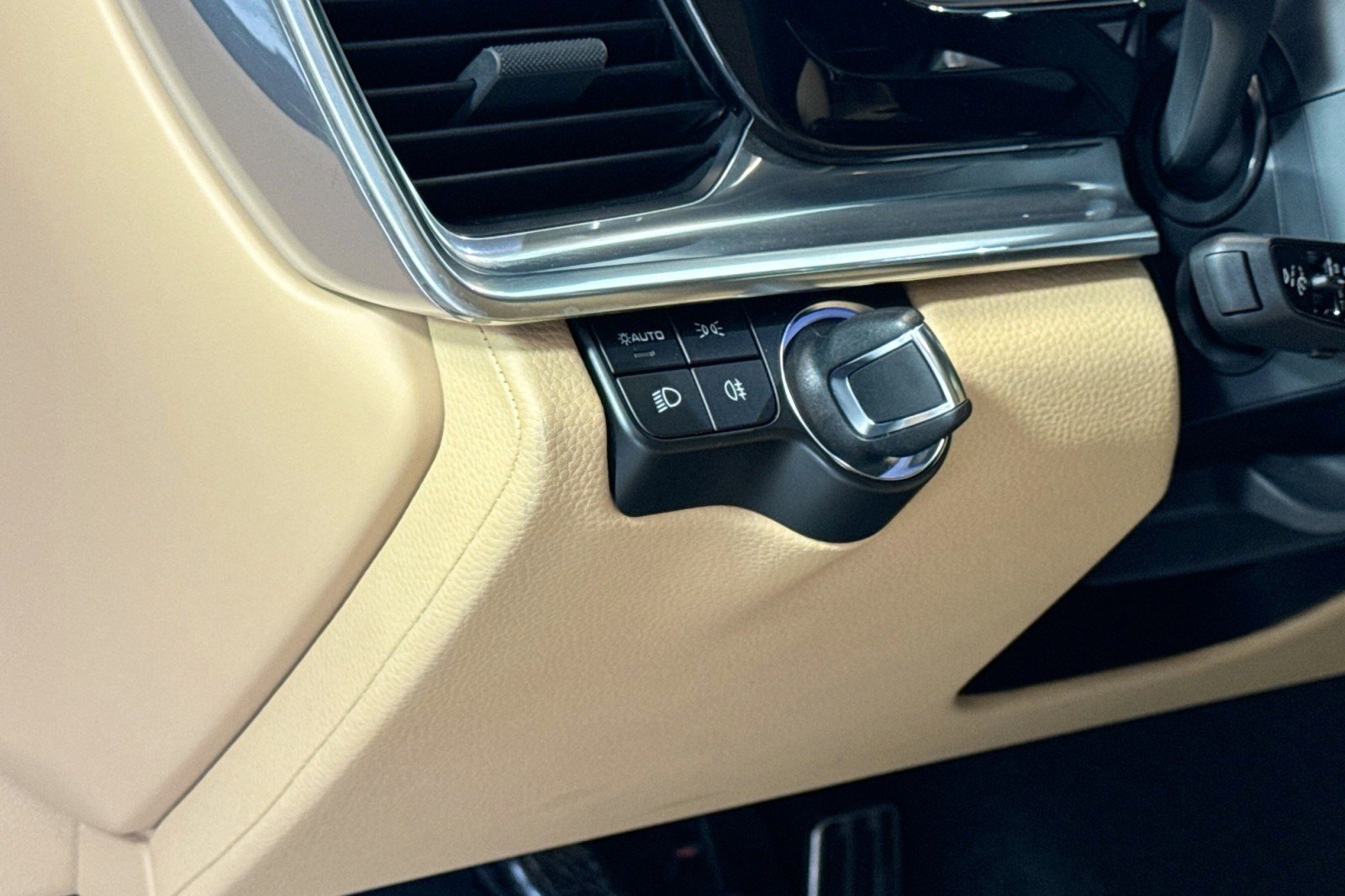 Used 2023 Porsche Panamera 4 w/ Premium Package image 10