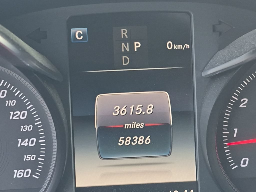 Used 2018 Mercedes-Benz GLC 300 4MATIC image 4