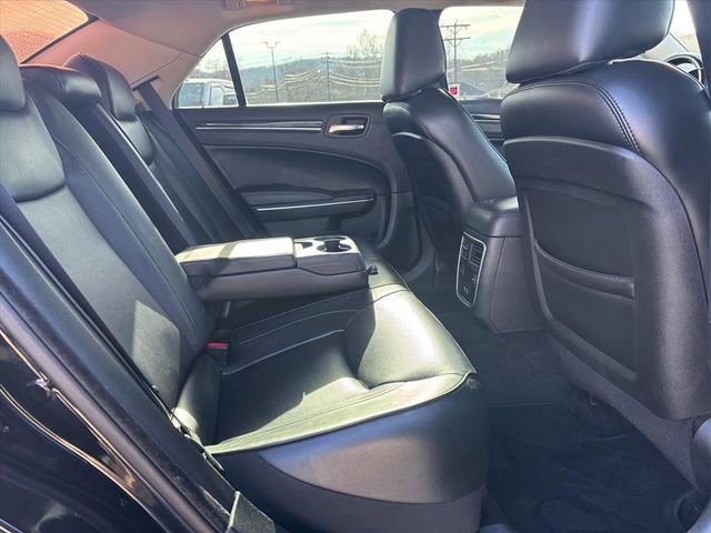 Used 2018 Chrysler 300 Limited image 13