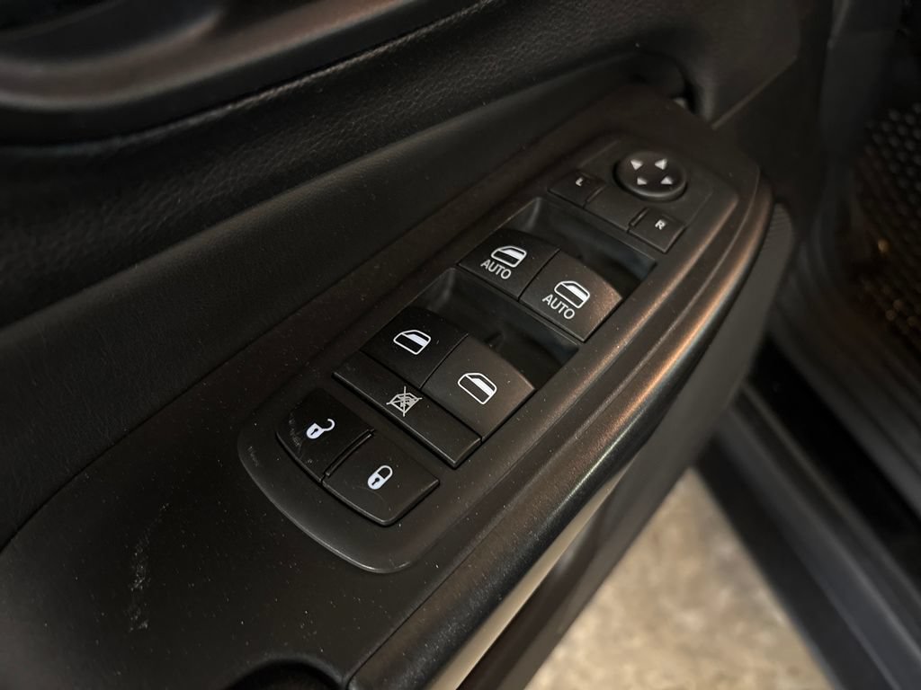 Used 2020 Jeep Cherokee Trailhawk w/ Cold Weather Group AWD/4WD image 16