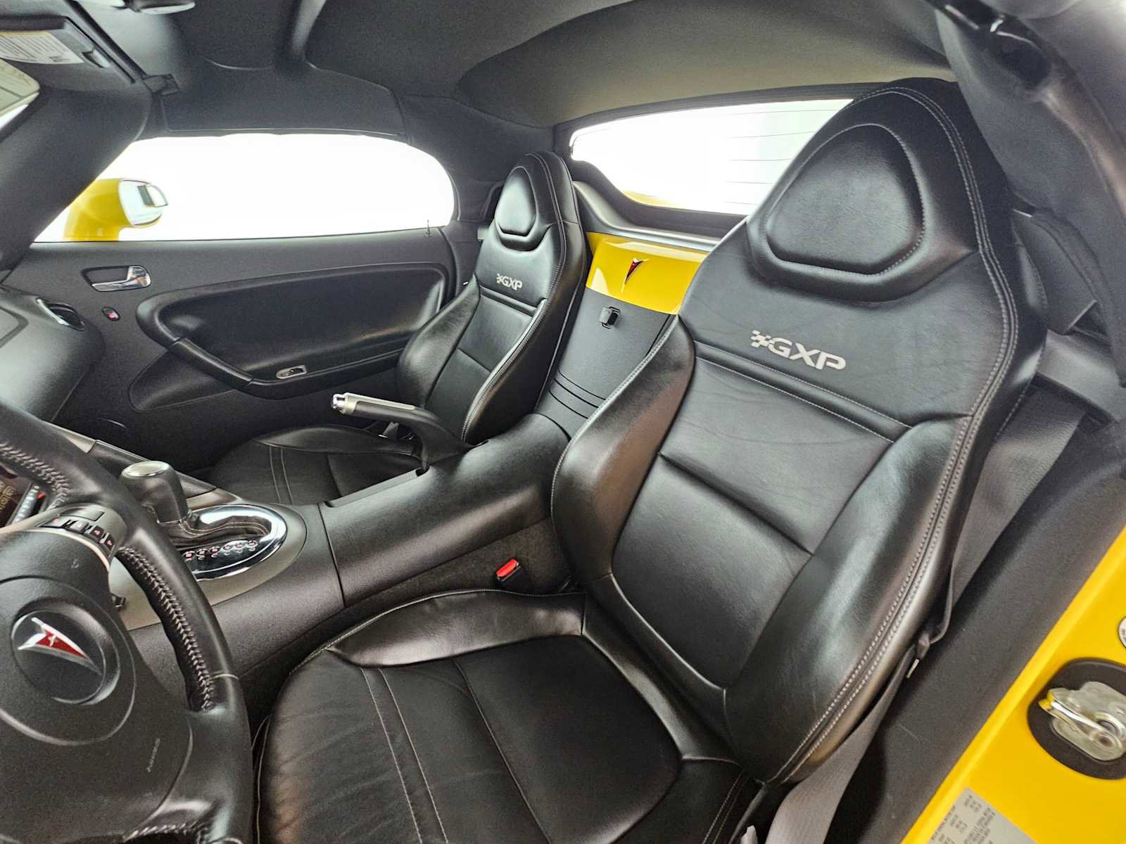 Used 2008 Pontiac Solstice GXP w/ Premium Package image 16